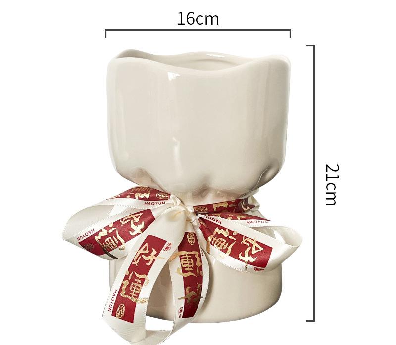 White Minimalist Ceramic Vase